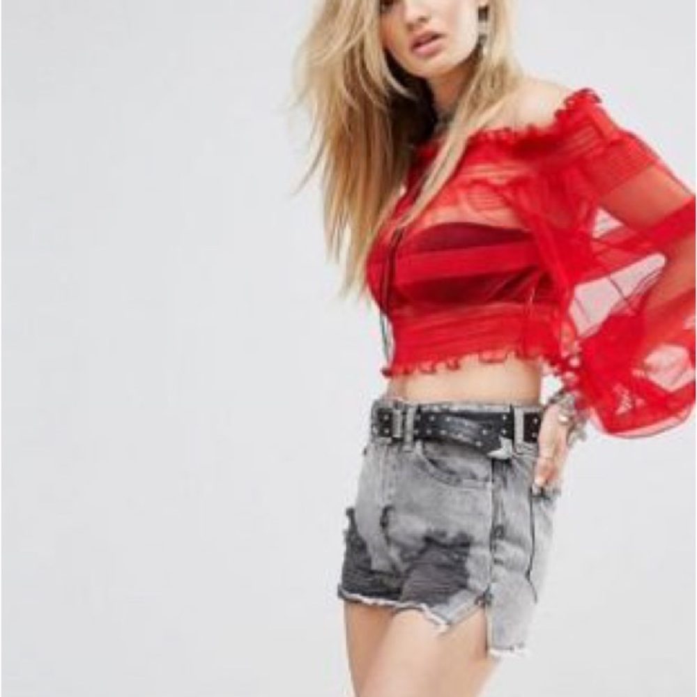 ASOS/Missguided Mesh Stripe Off The Shoulder Top
•Worn once great condition